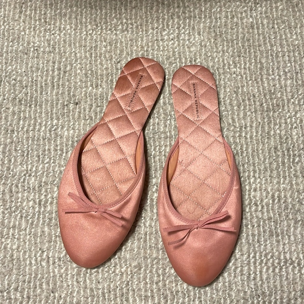 Vintage Banana Republic Pink Satin Ballerina Slippers size 8